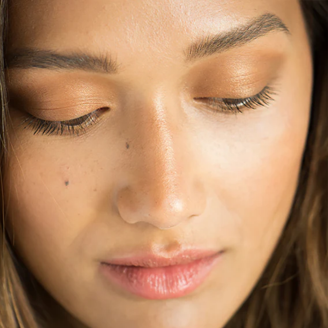 Lapiz de cejas con almendras